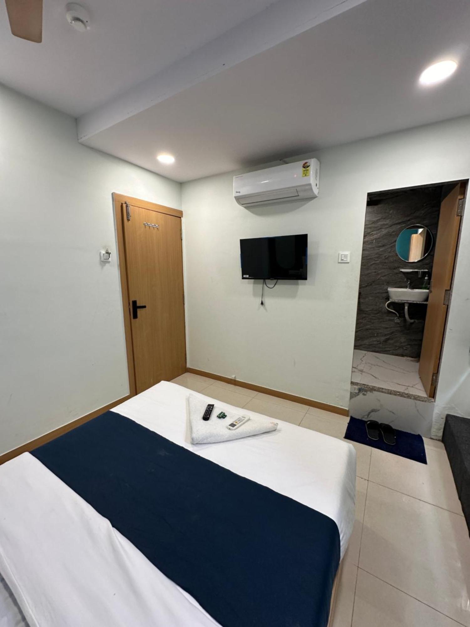 Hotel Sky Palace Adajan Surat Dış mekan fotoğraf